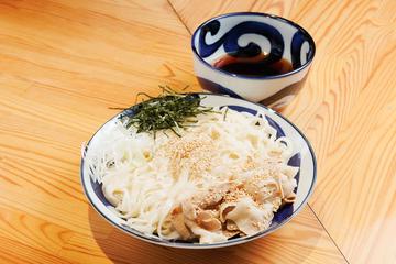 ラー油肉ざるうどん(冷) ※茹で麺