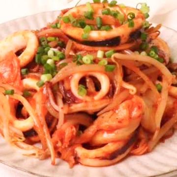 いか・キムチ・もやし炒め Sauted Squid・Kimchi・Bean Sprouts