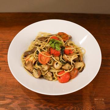 キノコとトマトの味わいジェノベーゼ