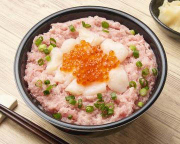 ねぎとろ生ホタテいくら丼(19)