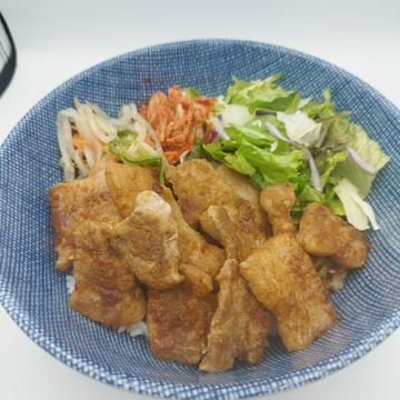厚切り豚バラのステーキ丼