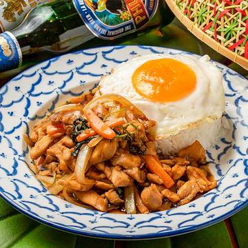 鶏肉のガパオライス Stir-Fried Chicken ＆ Basil Rice (Gapao Gai)