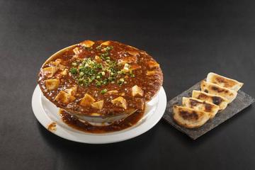 麻婆ラーメンと特製もち焼き餃子 Mapo Ramen and Special Gyoza Dumplings