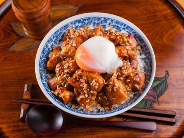 焼鳥屋のスタミナガーリック丼 Yakitori Shop's Stamina Garlic Rice Bowl