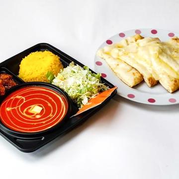 バターチキンカレーとハチミツチーズナンセット