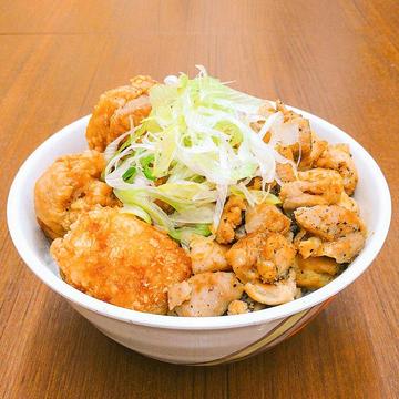 【新メニュー】唐揚げ・焼鳥W盛り丼