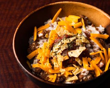 【チェダーチーズ】ゴロゴロお肉の牛タコライス(ご飯多め)