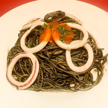イカスミのパスタ