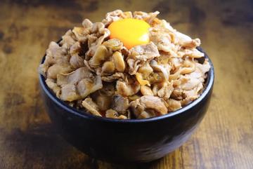 2倍盛り！豚すき焼き丼Pork Sukiyaki Rice Bowl(LL)