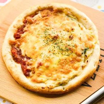 【人気No.3】チキンとキノコのグラタンとミートソースのハーフ＆ハーフピザ