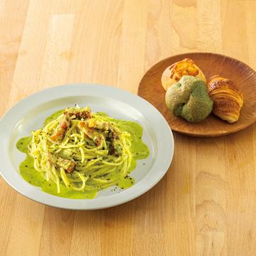 111.グリルベーコンのジェノベーゼクリームパスタ<パン3個付き>