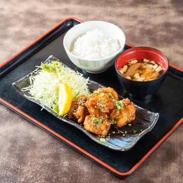 唐揚げの黒酢あんソース(ライス・お味噌汁付き)