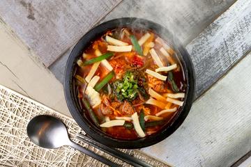 チーズユッケジャンラーメン|濃厚x旨辛スープ
