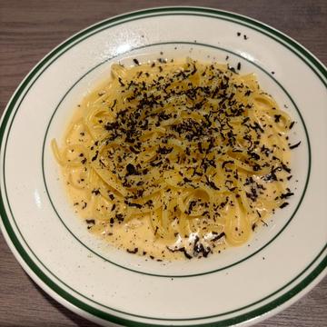 黒トリュフとウニのクリームパスタ