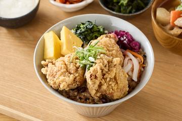 【旨味たっぷり】ジューシー鶏から揚げ丼 Fried Chicken Bowl