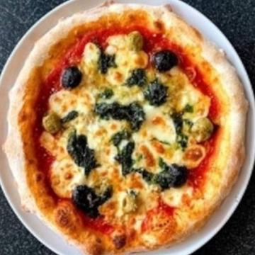 しらすと生海苔とオリーブのピザ