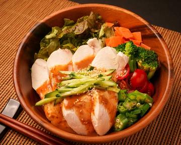 【濃厚胡麻ソース】バンバンジーのチキン丼