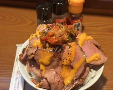 メガ盛りチーズ豚角切り丼(肉400g)