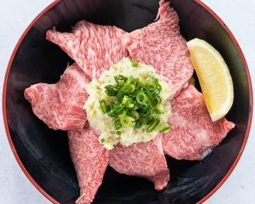 ネギカルビ丼 Scallion and Beef Kalbi Rice Bowl