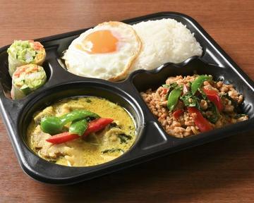 ガパオグリーンカレーwith生春巻きコンボ / Kra Prao Gaing Keaw Wan Gai with Popia Sod