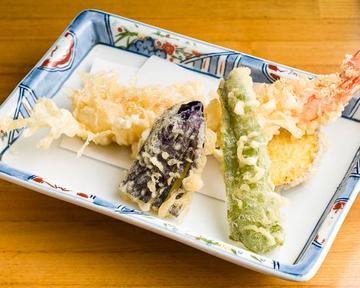 特大海老天ぷら(野菜つき) Extra-Large Shrimp Tempura (Comes with Vegetables)