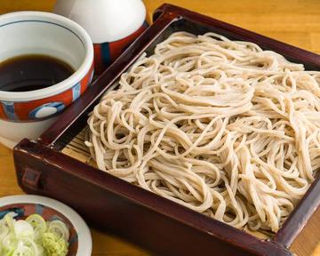 ざる Soba (Served on Wicker Tray)