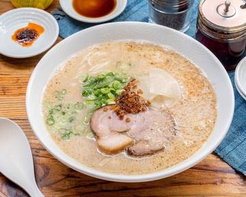 塩とんこつ ラーメン