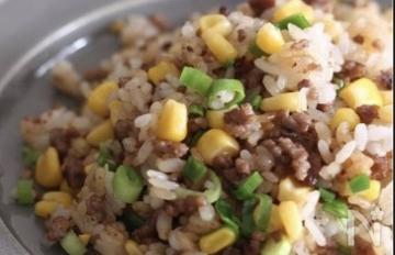 牛肉バターコーン炒飯