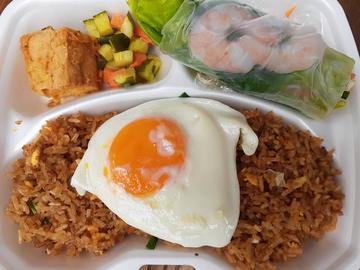 ナシゴレンチャンプル ・生春巻(ランチBOX) Nasi Goreng Champloo Stir-Fry With Appetizer(Lunch Box)