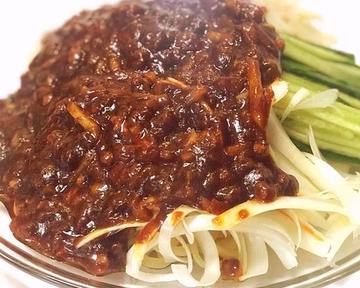 ジャージャー麺 Minced Pork Noodles