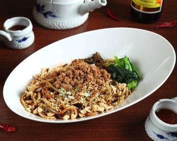 ②本場成都の汁なし担担麺(太麺) Authentic Chengdu Szechuan Noodles without Soup (Thick Noodles)