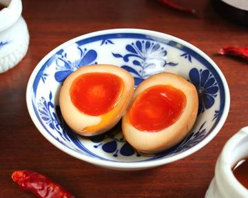 ⑦こだわり醤油漬け半熟味付け玉子 Seasoned Soft Boiled Okukuji Egg