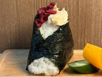 ツナマヨ+紫漬け Tuna mayo + Shibazuke pickles