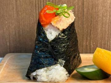 ネギトロ+卵黄油漬 Negitoro(green onion and tuna + Egg yolk in soy sauce