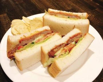 牛肩ロース肉のカツレツサンド