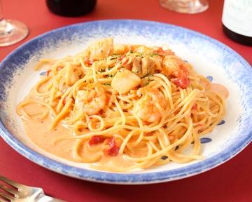 エビとホタテのトマトクリームパスタ