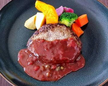 国産豚＆国産牛のハンバーグ 温野菜添え