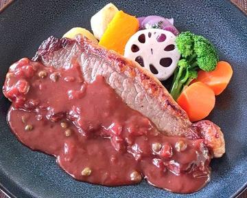 サーロインステーキ デミソース 温野菜添え