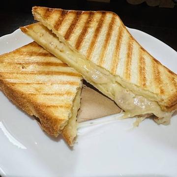 ツナマヨチーズホットサンド
