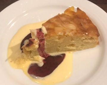 本日のデザート(りんごとアーモンドのタルト)Dessert du Jour