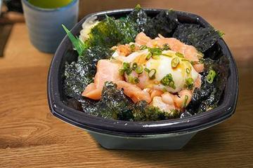 33.韓国風サーモンユッケ丼
