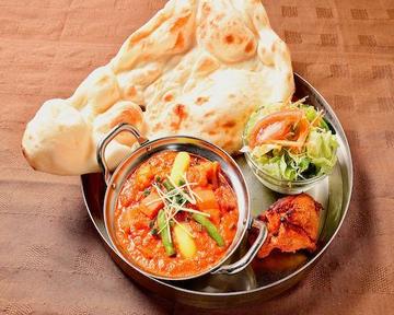 【お肉とサラダ付き充実セット】カレーセット Curry Set (CTikka/Salad)