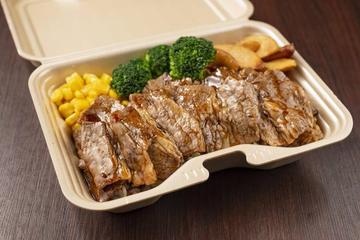 濃厚醤油だれ牛カルビ弁当(カルビ300g) Beef Galbi Bento Box of Thick Soy Sauce (Galbi 300g)
