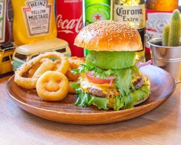 アボカドチーズバーガー(ポテト付き)