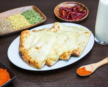 チーズナン Cheese Naan