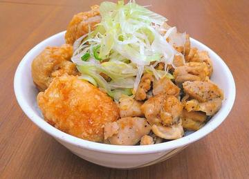 特製からあげと焼鳥W盛り丼約1kg