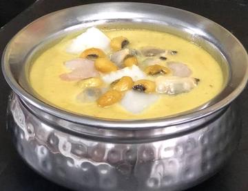ミックスシーフドカレーmixed seafoodcurry(大盛り+サラダとナン付き)