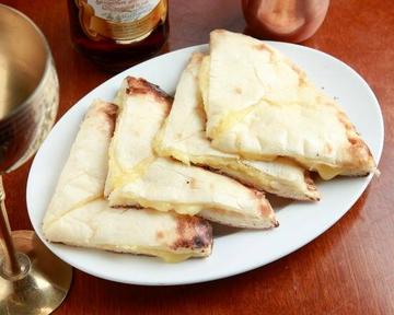 チーズナン Cheese Naan