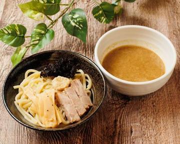 コラーゲンたっぷり濃厚鶏魚介つけ麺「さばニンニク付き」