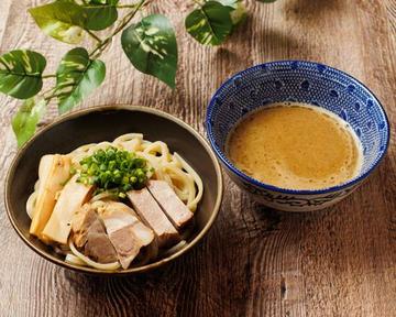 極めて濃厚な豚骨魚介つけ麺ガッツリ「さばニンニク付き」